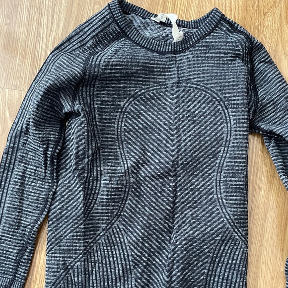 Lululemon Thermal Longsleeve - Picture 2 of 2